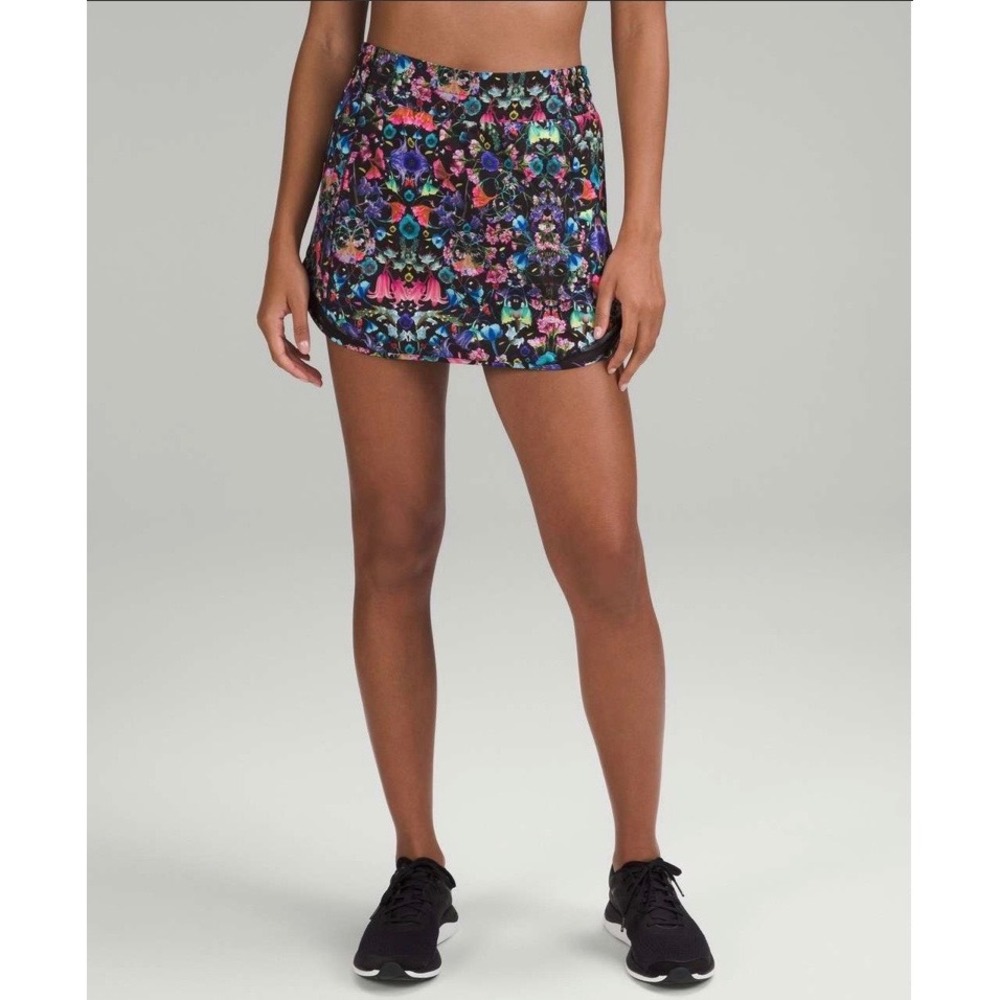 Lululemon Hotty Hot High-Rise Skirt Flowerscope Black Multi / Black Skort Size 2